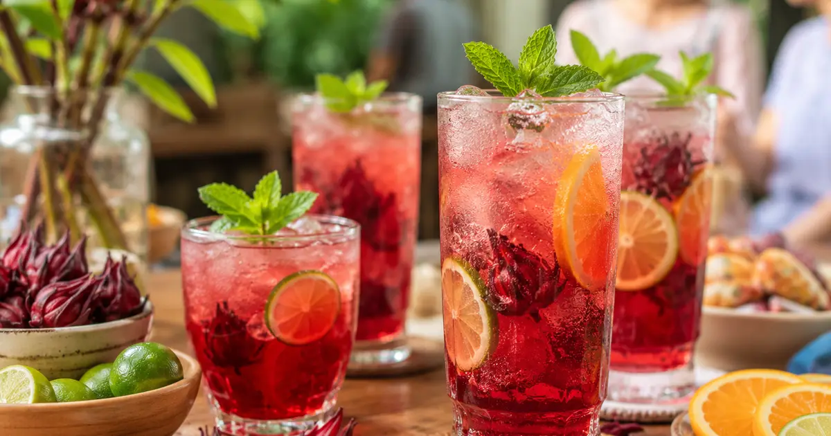 Mocktail atiso đỏ không cồn màu đỏ đẹp cho tiệc tại nhà